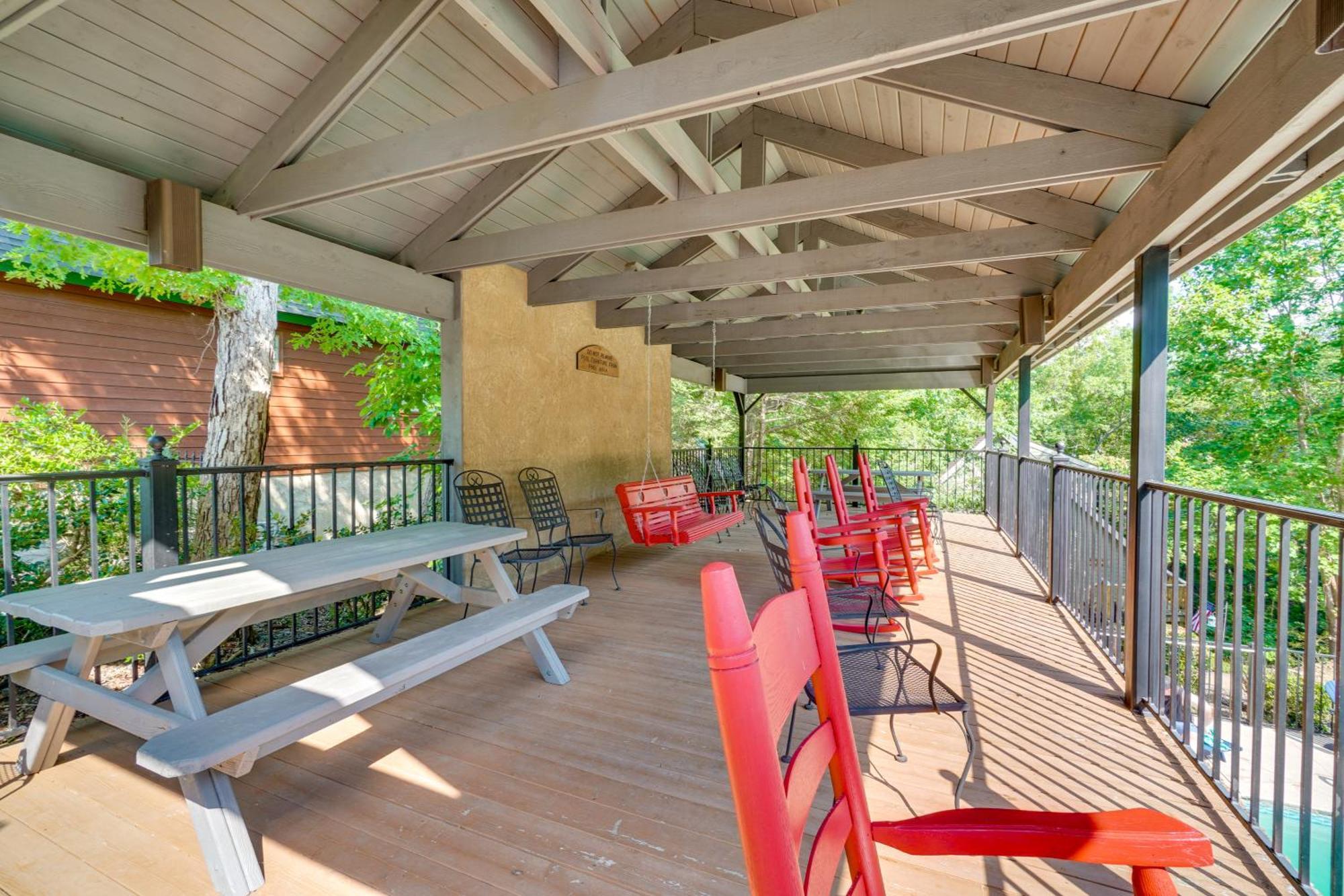 Smoky Mountain Cabin With Deck And Hot Tub! Pigeon Forge Eksteriør billede